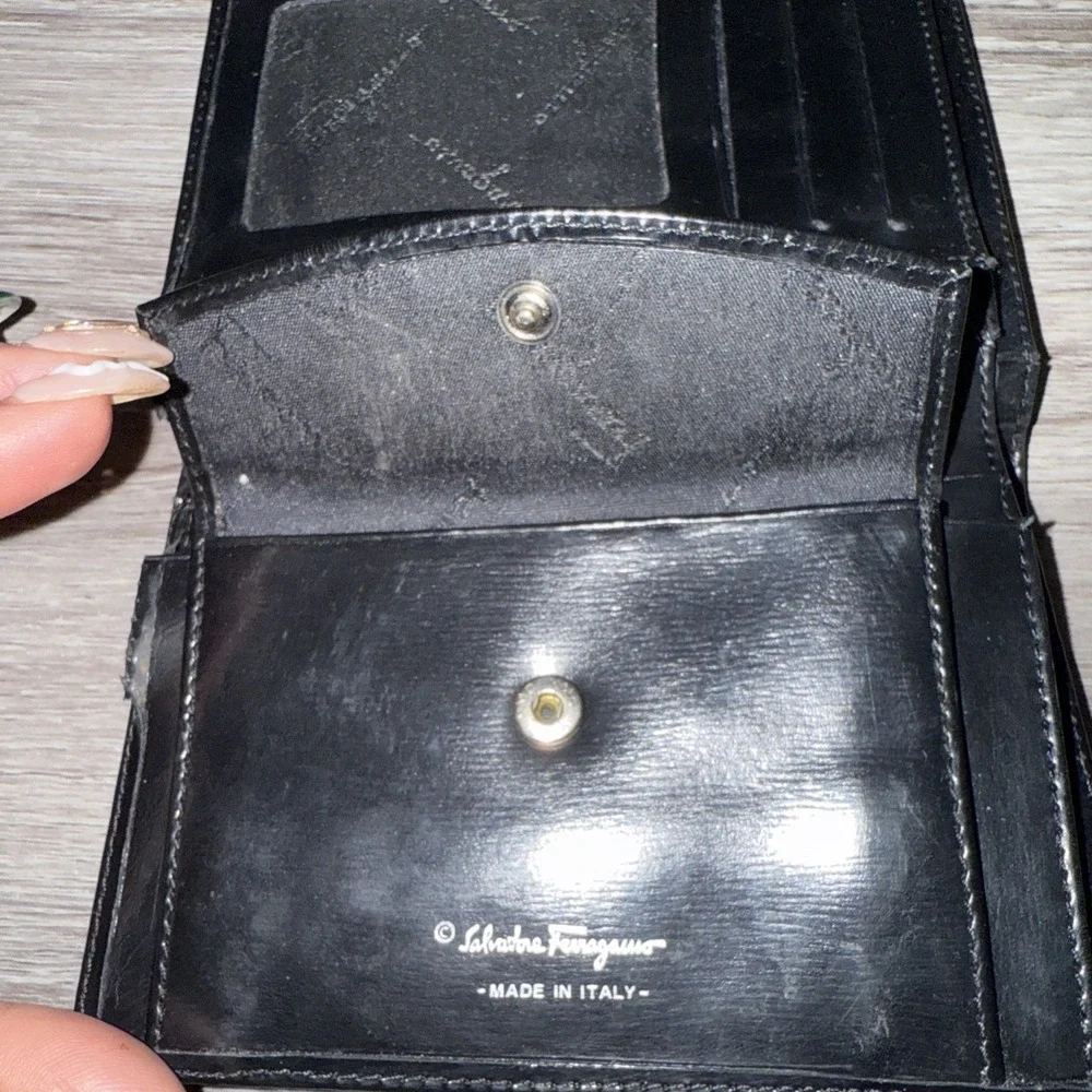 Salvatore Ferragamo Gancini Black Leather Bifold‎ Wallet Silver Hardware Used